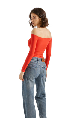 Top Hombros Descubiertos – Elegancia y Estilo Minimalista