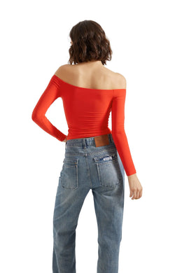 Top Hombros Descubiertos – Elegancia y Estilo Minimalista