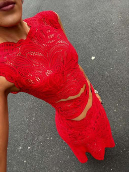 Conjunto Rojo de Encaje – Elegancia que Enamora