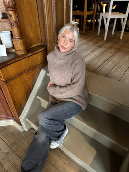 Jersey de Punto con Cuello Alto – Estilo Casual y Confort Total