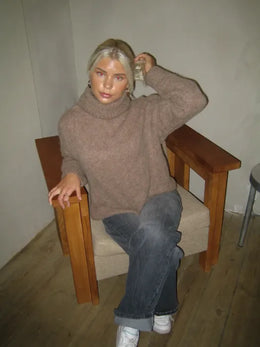 Jersey de Punto con Cuello Alto – Estilo Casual y Confort Total