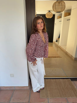 Top Safari Chic – Camiseta Ajustada con Botones