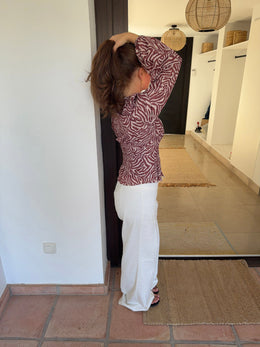 Top Safari Chic – Camiseta Ajustada con Botones